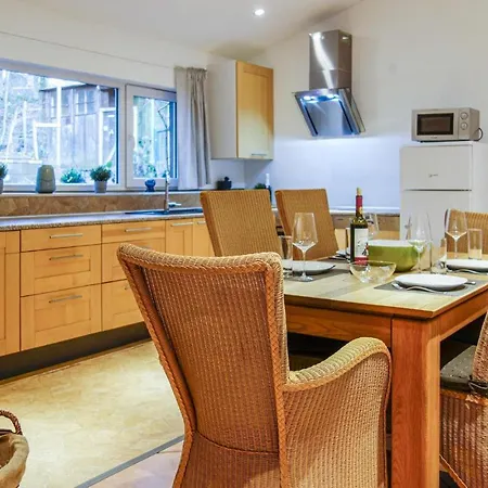 別荘 Stunning In W/ Jacuzzi, Wifi And 2 Bedrooms *